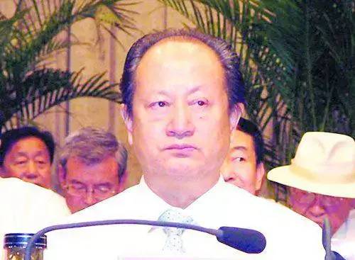 霸占下属老婆，被12名妇女联手告倒的陕西高官