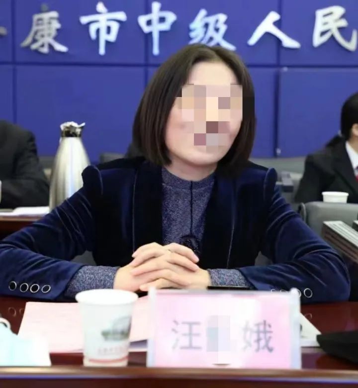 一女干部用法院监督员身份帮放贷丈夫出庭讨债？法院发布情况通报