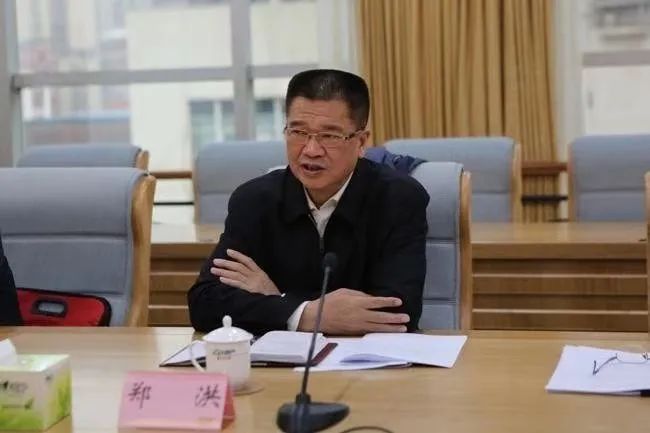 重庆市人大常委会原党组副书记、副主任，市总工会原主席郑洪严重违纪违法被开除党籍