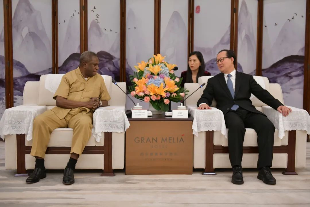 巴布亚新几内亚独立国首席大法官吉布玛·吉布斯·萨利卡来陕访问